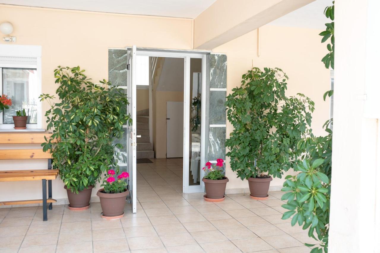 Μpasias Apartments Paralía Eksteriør bilde