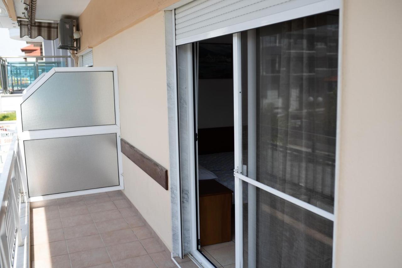 Μpasias Apartments Paralía Eksteriør bilde